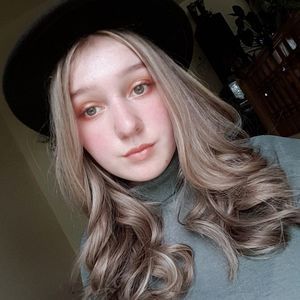 Meet your Posher, Lory